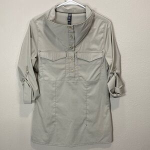 Mountain Hardwear top striped gray high neck outdoor